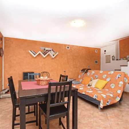 Stunning In W/ 2 Bedrooms Ferienhaus